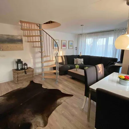 Unter Reet Vor Den Toren Sylts Aventoft