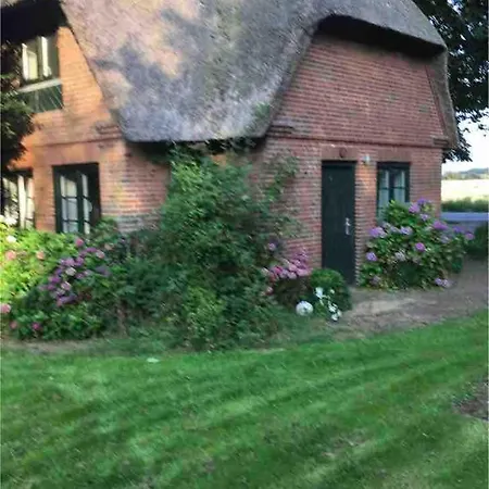 Unter Reet Vor Den Toren Sylts * Aventoft