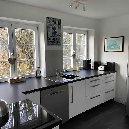 Unter Reet Vor Den Toren Sylts * Aventoft