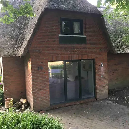 Unter Reet Vor Den Toren Sylts Aventoft