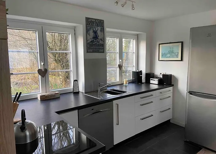 Unter Reet Vor Den Toren Sylts * Aventoft